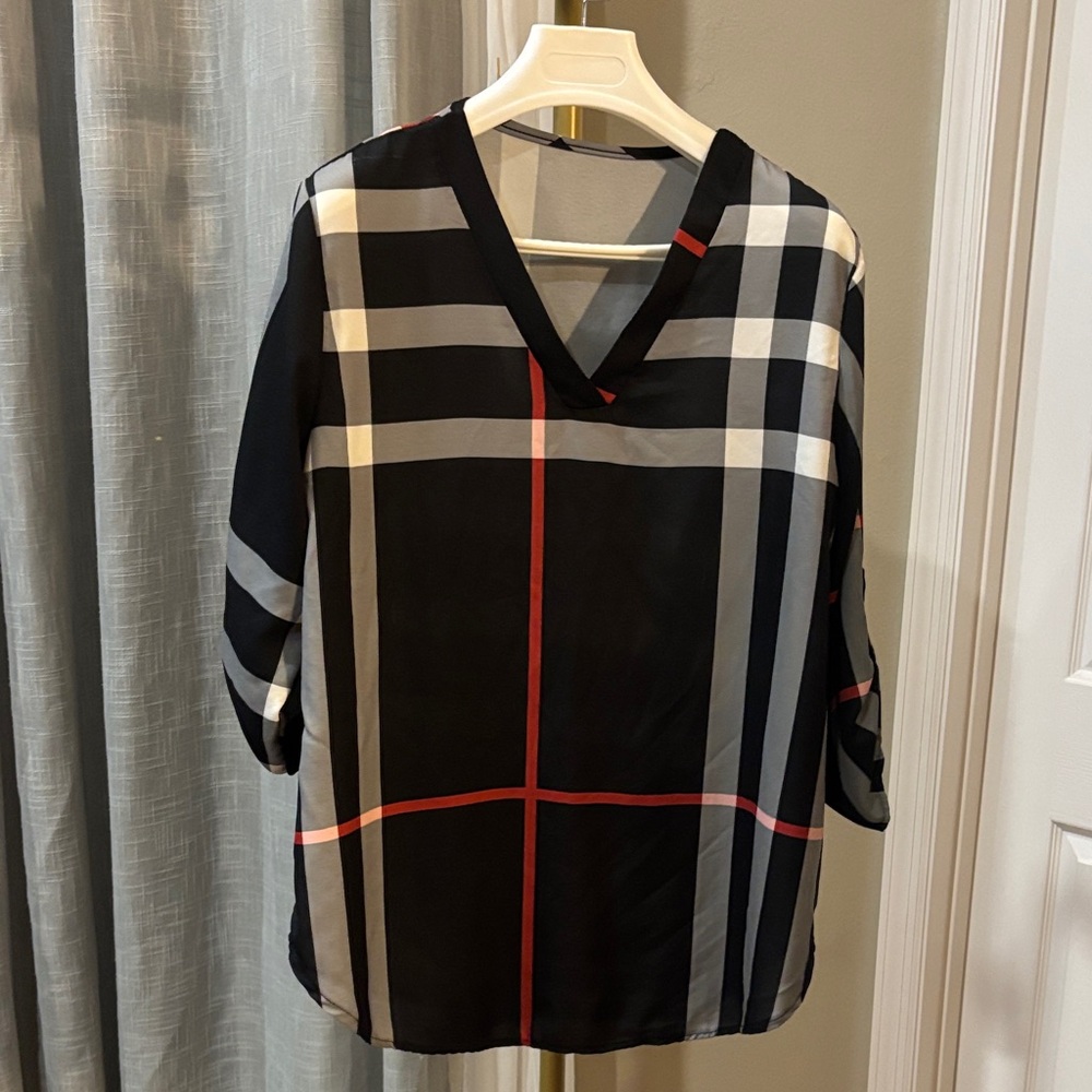 New Stylish Black and Red Nova Check Plaid Women's Top Sz Small